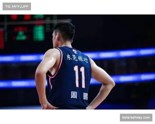 深圳队周鹏老将作用 在季后赛高压下将愈发关键 深圳队周鹏老将作用 在季后赛高压下将愈发关键